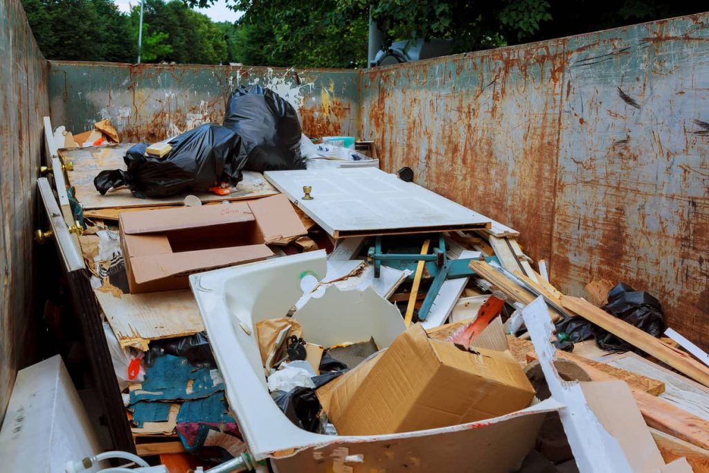 Chantier de débarras fait à Lille par Cleanyou, le spécialise des débarras dans les Hauts-de-France ( Lille / Arras / Lens / Valenciennes / Douai )